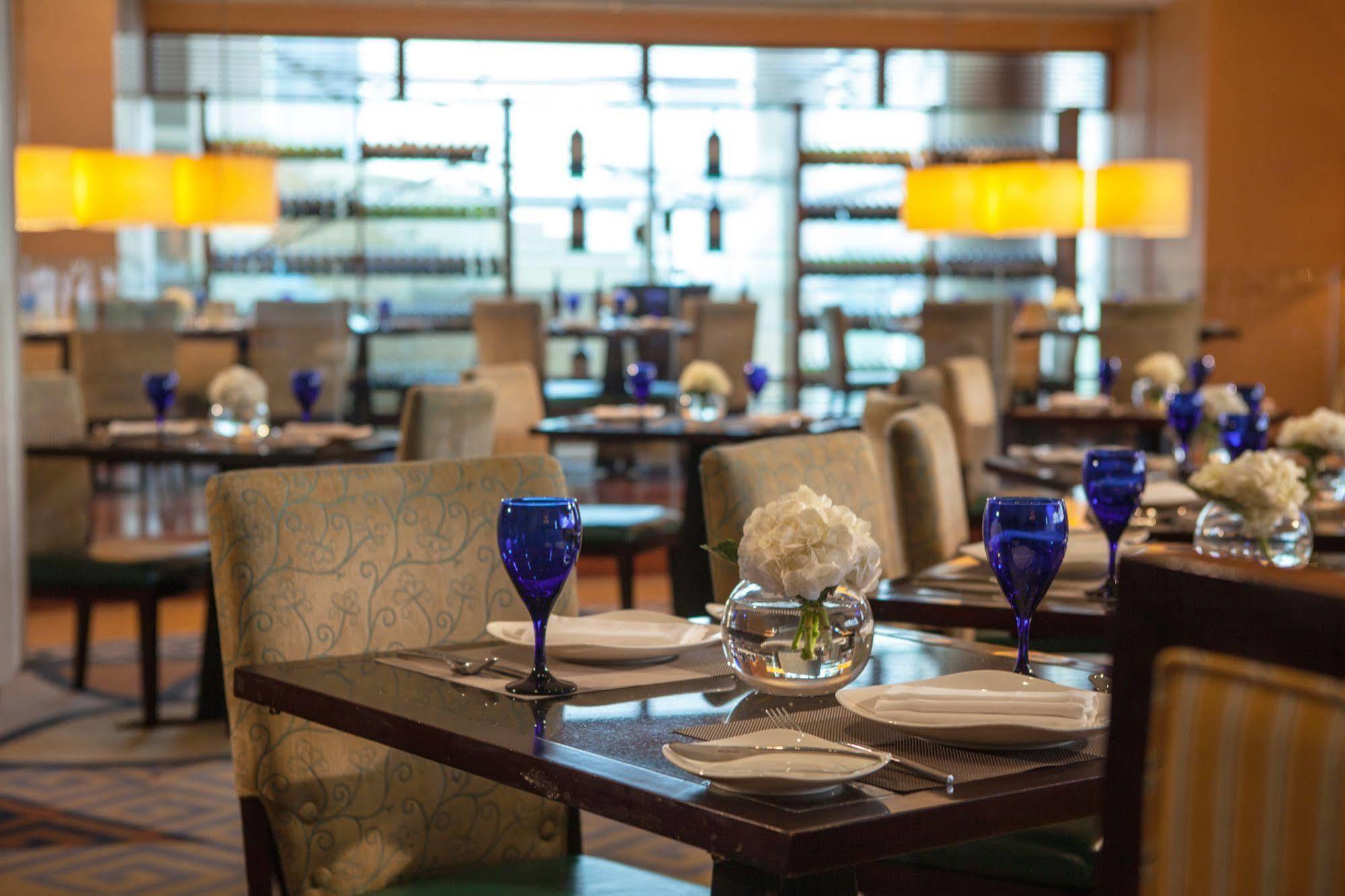 Renaissance Wuhan Hotel Extérieur photo