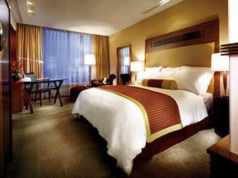 Renaissance Wuhan Hotel Extérieur photo